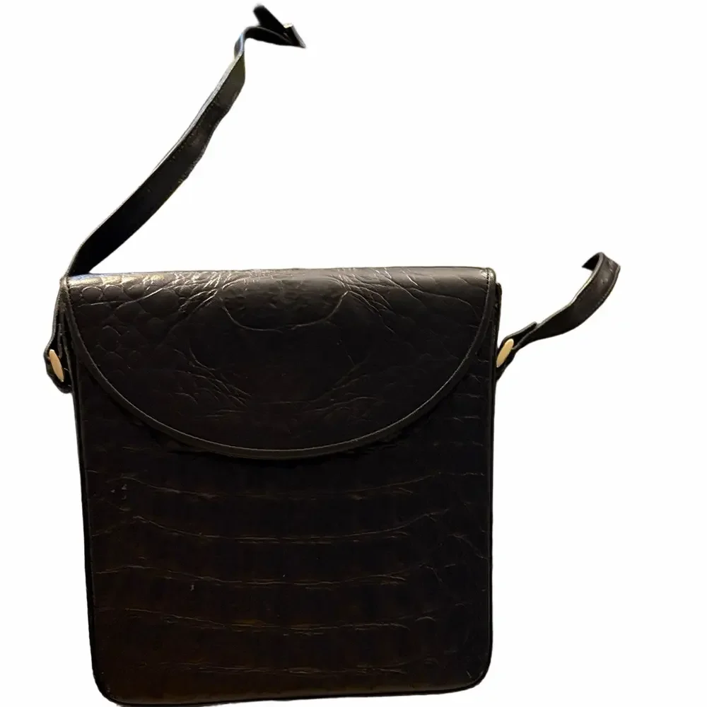 Bonavi Vintage black leather embossed Binocular shoulder Bag from the 1960’s.